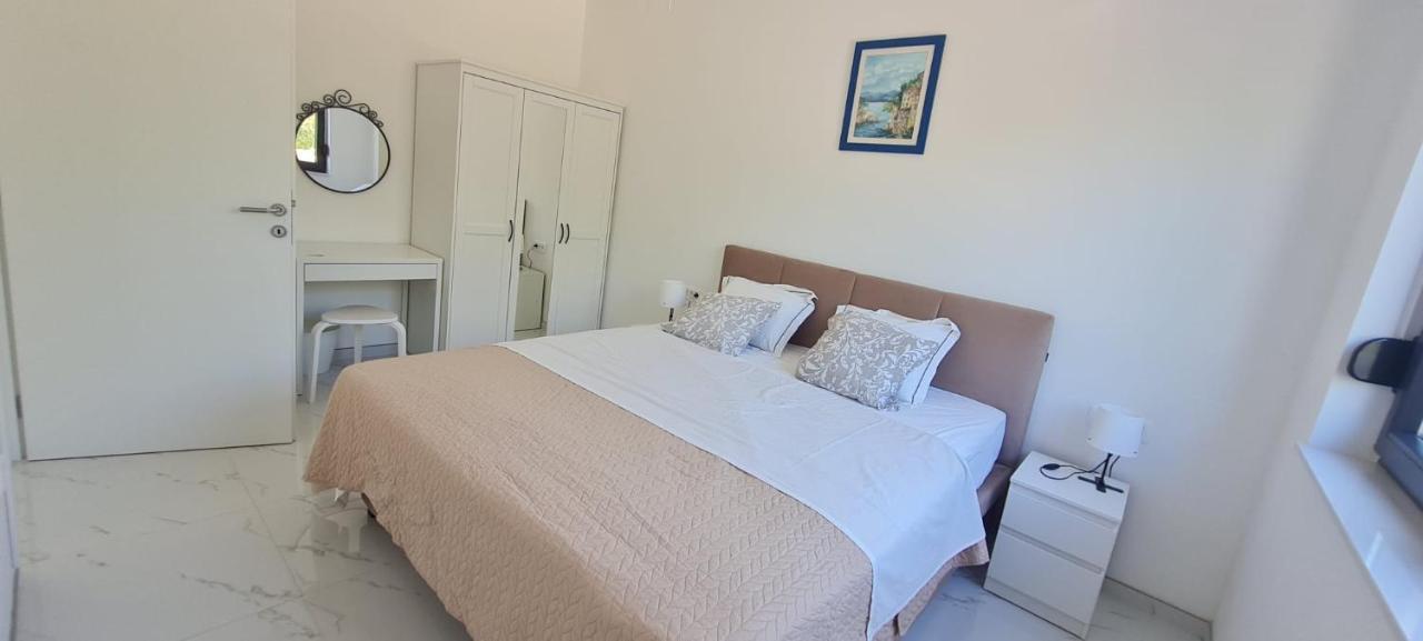 Apartmani Mariosa Vrbnik Buitenkant foto